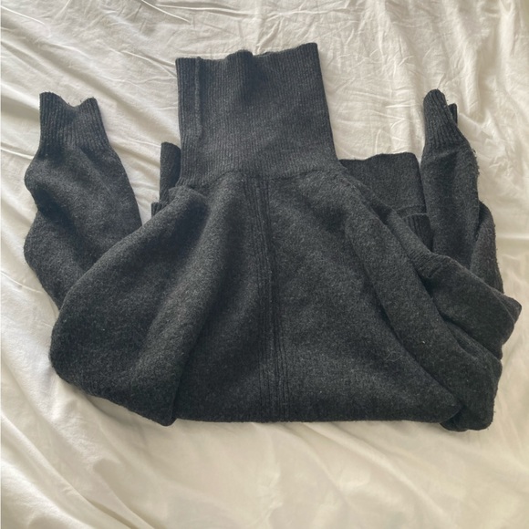 Oversized H&M Turtleneck - Picture 4 of 4